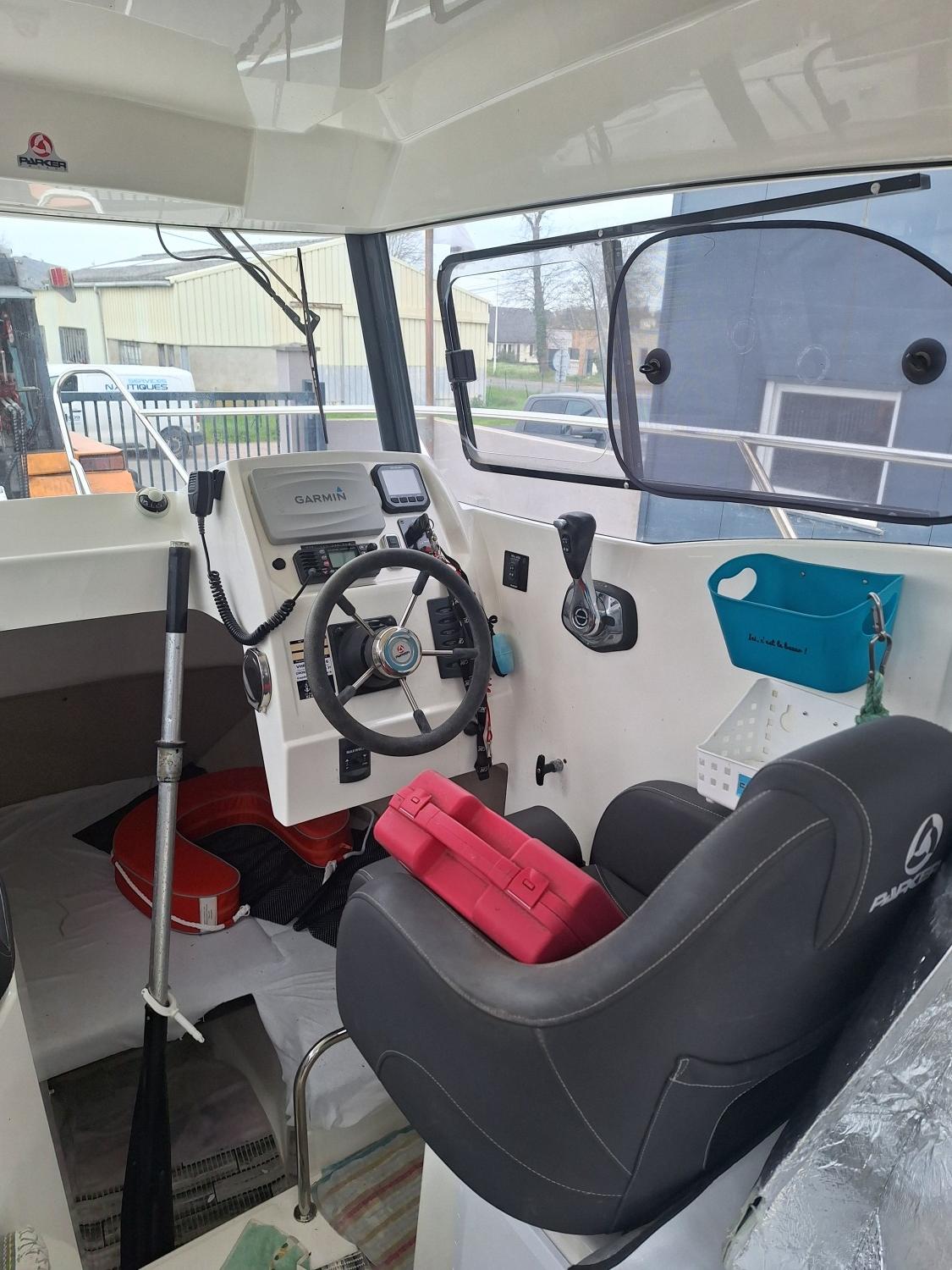 slider 6 Parker  660 Pilothouse